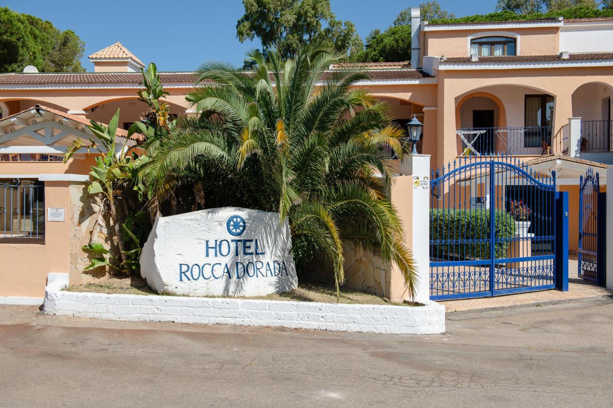 Amareclub Rocca Dorada Hotel Santa Margherita di Pula Exterior photo