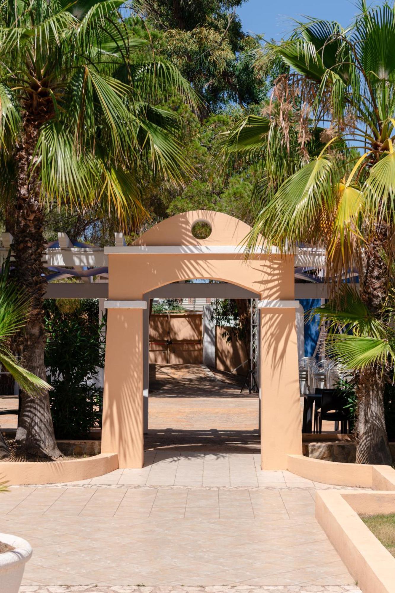 Amareclub Rocca Dorada Hotel Santa Margherita di Pula Exterior photo