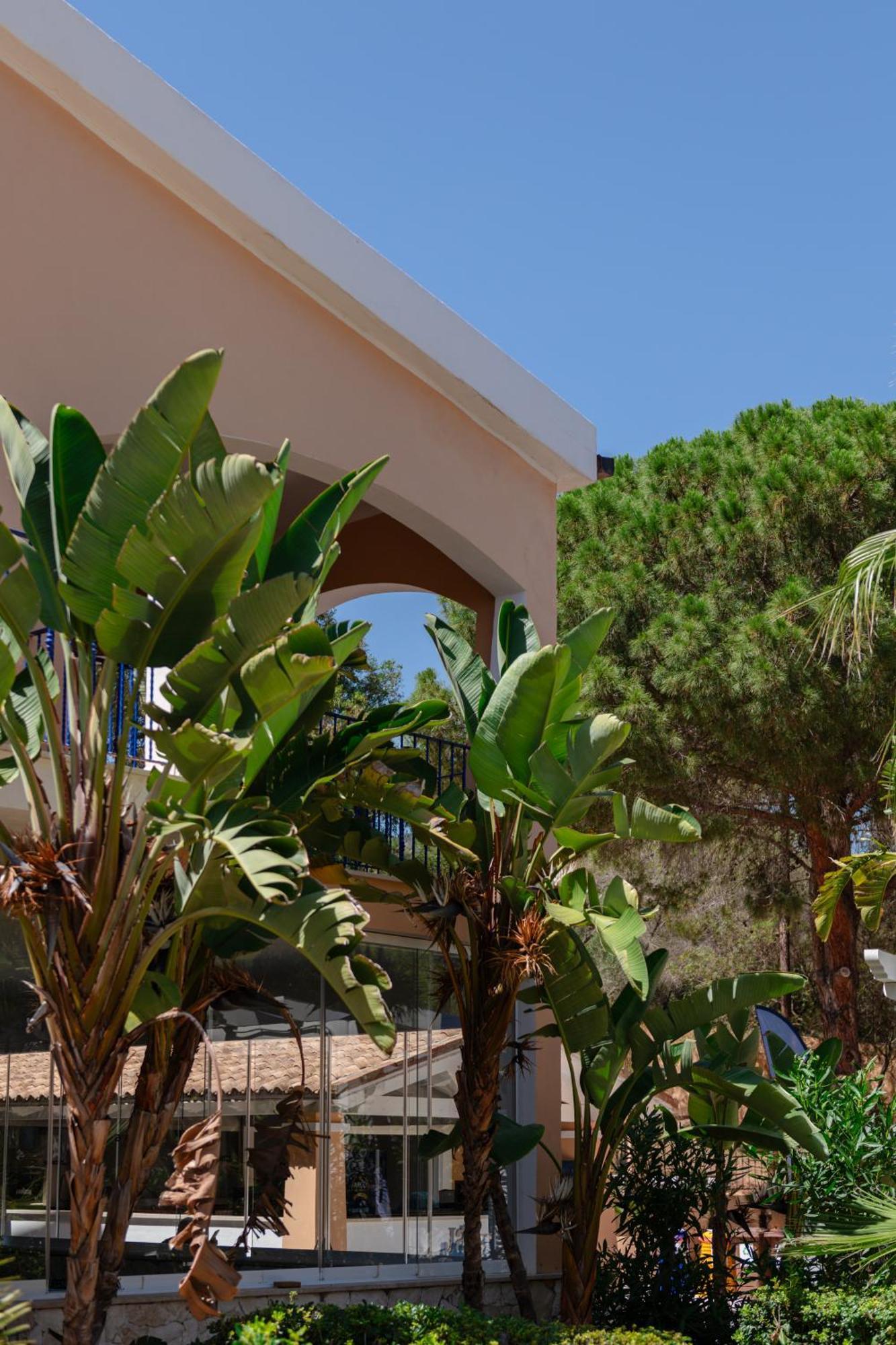Amareclub Rocca Dorada Hotel Santa Margherita di Pula Exterior photo