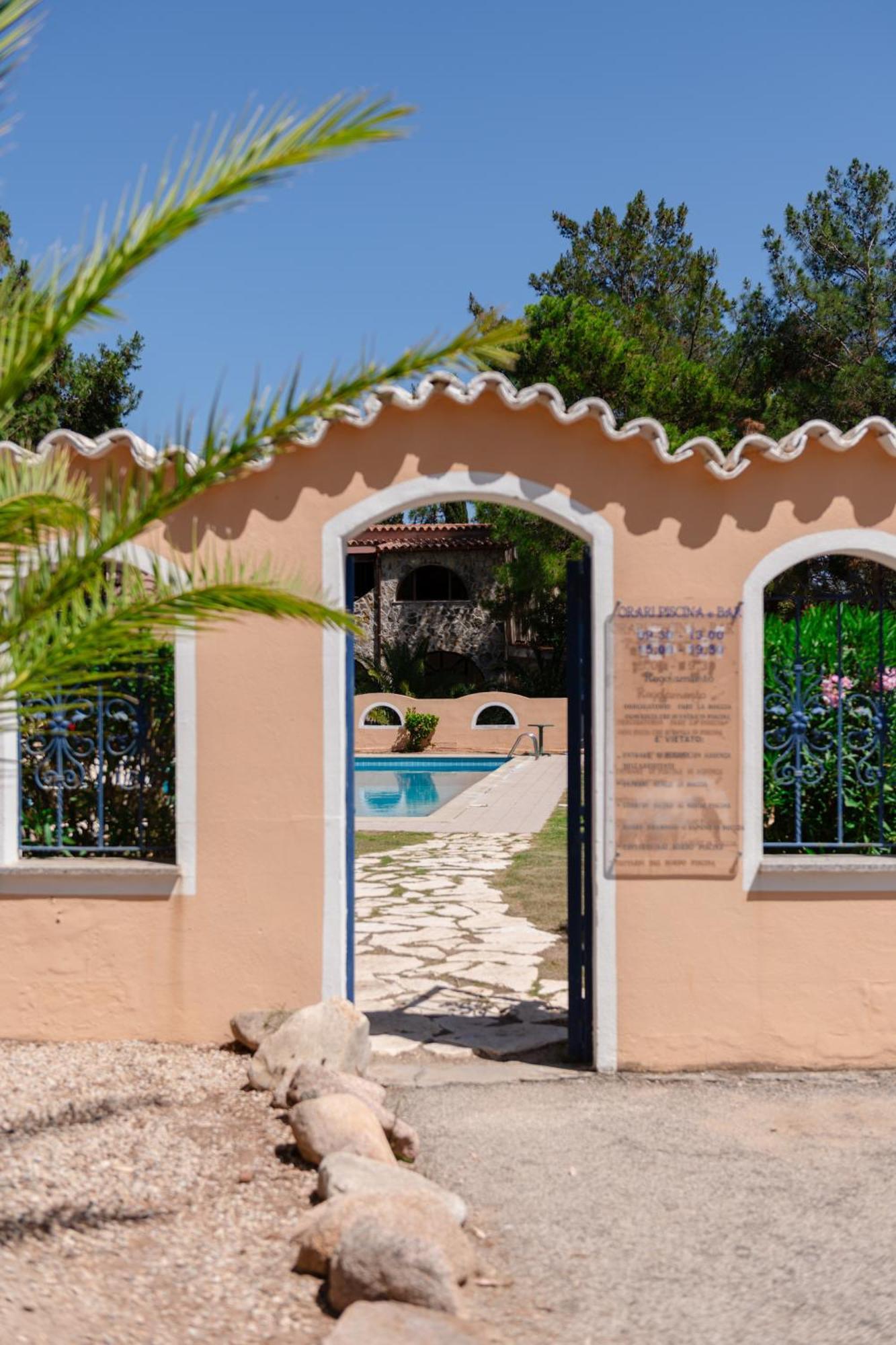 Amareclub Rocca Dorada Hotel Santa Margherita di Pula Exterior photo